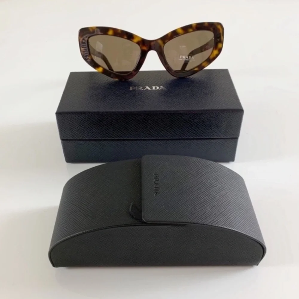 Free Prada Sunglasses, New - Picture 5 of 10